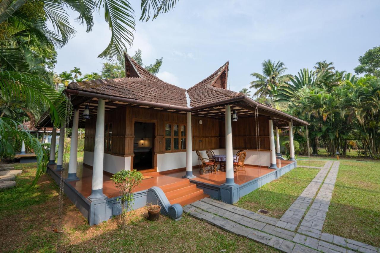 Ama Stays & Trails, Pathiramanal Villa Alappuzha 外观 照片